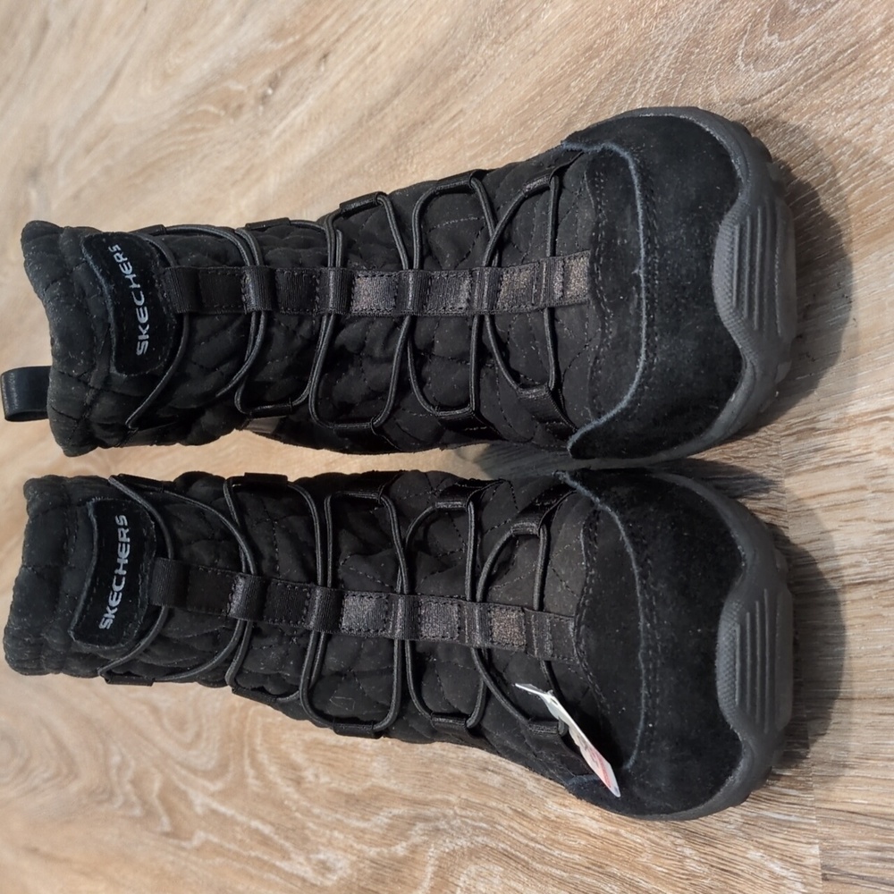 ❤️ NWT Skechers Women's Black leather Quilted Winter Boots size 5 ❤️ - Picture 2 of 12
